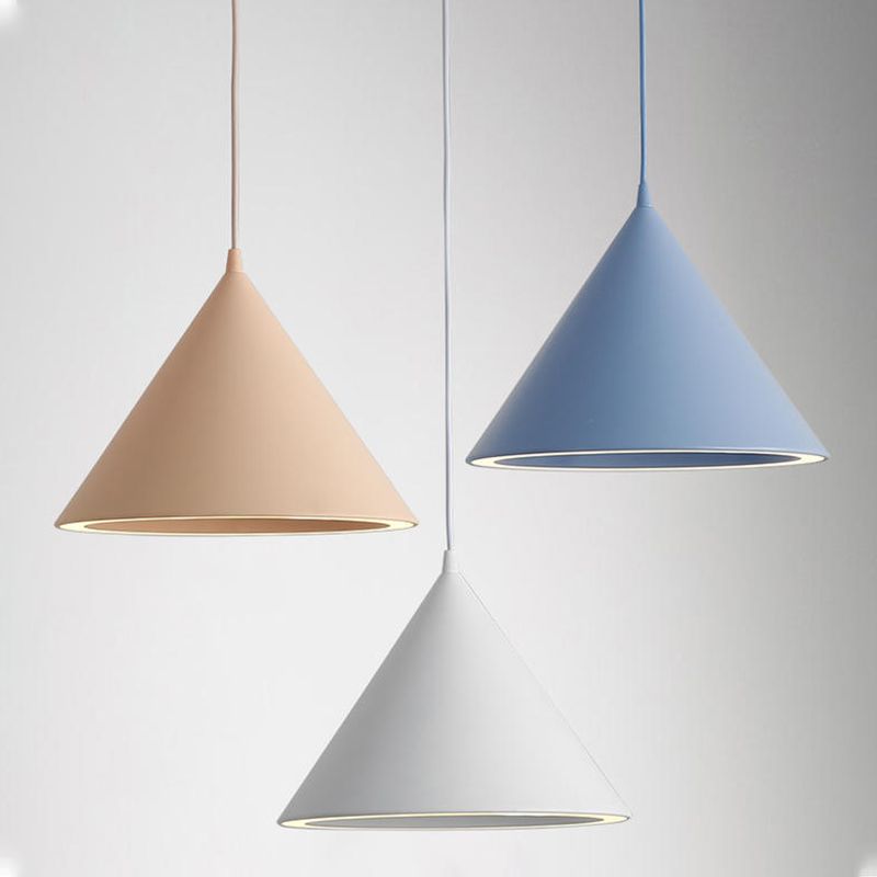 Forme de cône en métal Lumières suspendues modernes Macaron style 1 pendentif lumineux Light pour salle à manger