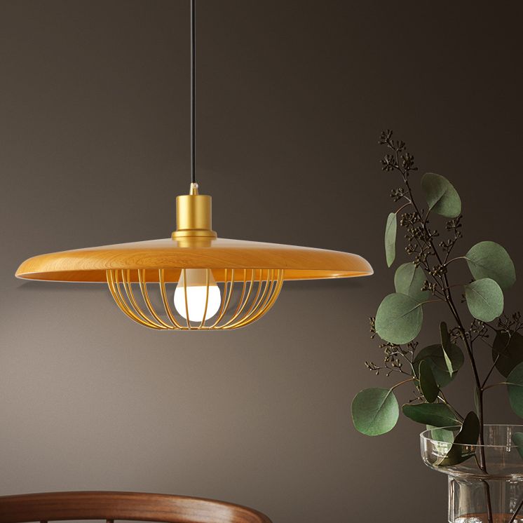 Pendre en bois de style moderne avec une lampe de suspension de bulbe simple à cage en métal doré pour le café