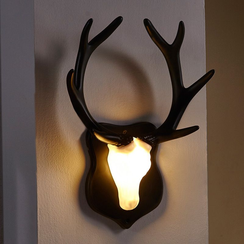 Lámpara de pared de ciervos LED país de resina blanca/azul lámpara de apliques para sala de estar con asta blanca/negra