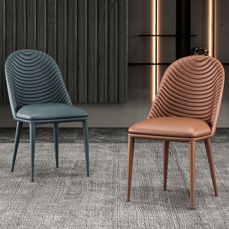 Sedia da pranzo in pelle parsons in stile designer parsons