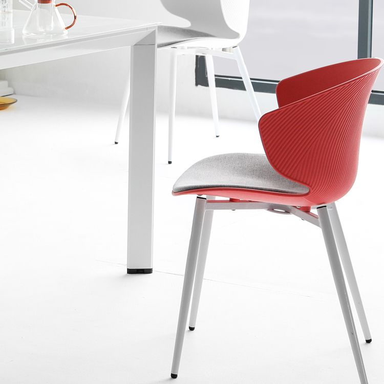 Silla de comedor estilo moderno Sillas laterales sin brazos con patas de metal