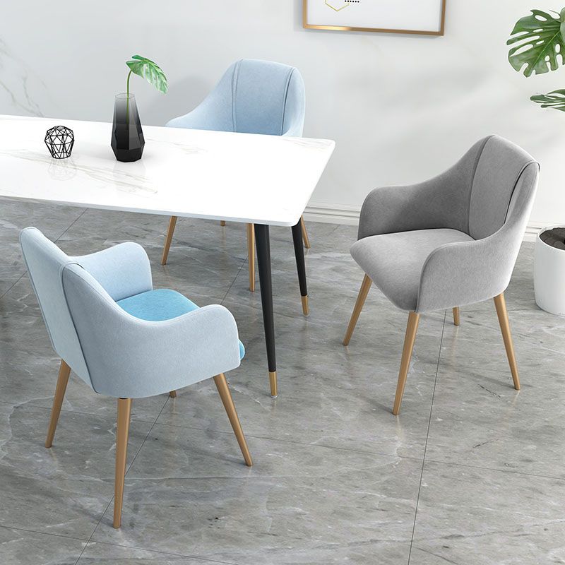 Sillas de comedor de terciopelo Glam, silla lateral de comedor de metal con brazo para uso en restaurantes