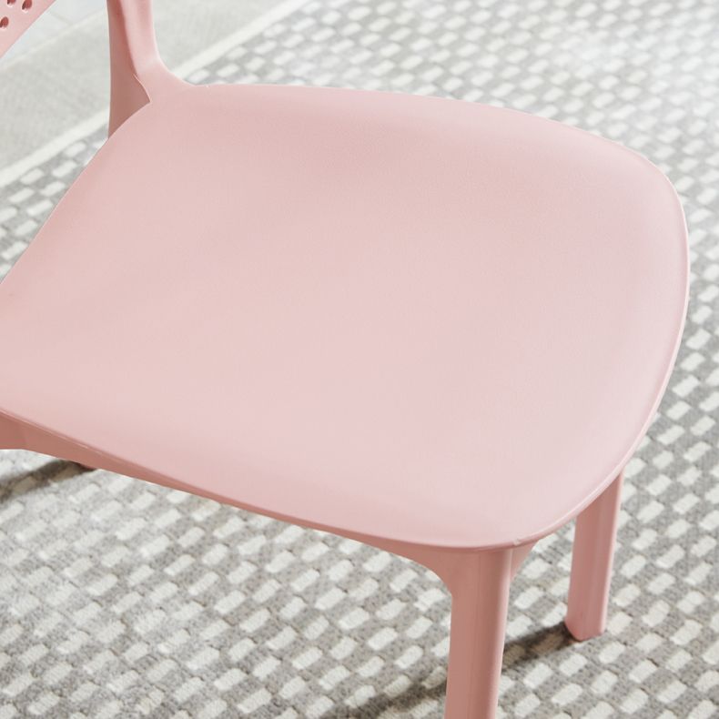 Chaise d'appoint en plastique contemporaine, empilable, sans accoudoirs, à dossier ouvert, pour salle à manger