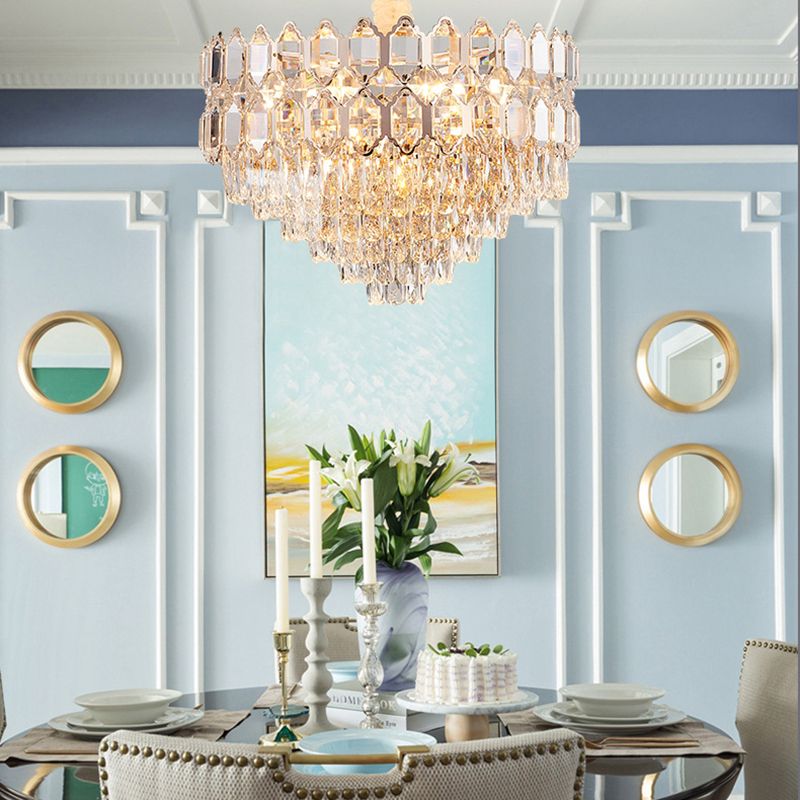 Lumière suspendue à 6 lumières modernes avec une nuance de lustre conique d'or à l'ombre en cristal