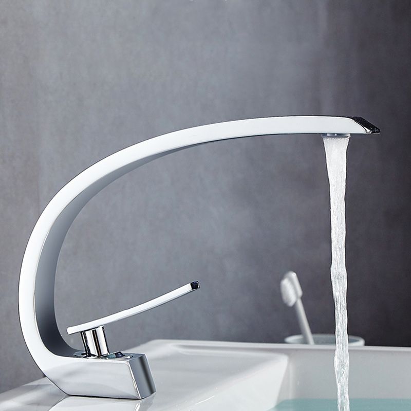 Light Luxury Bathroom Faucet Single Hole Basin Lavatory Faucet with Lever Handle
