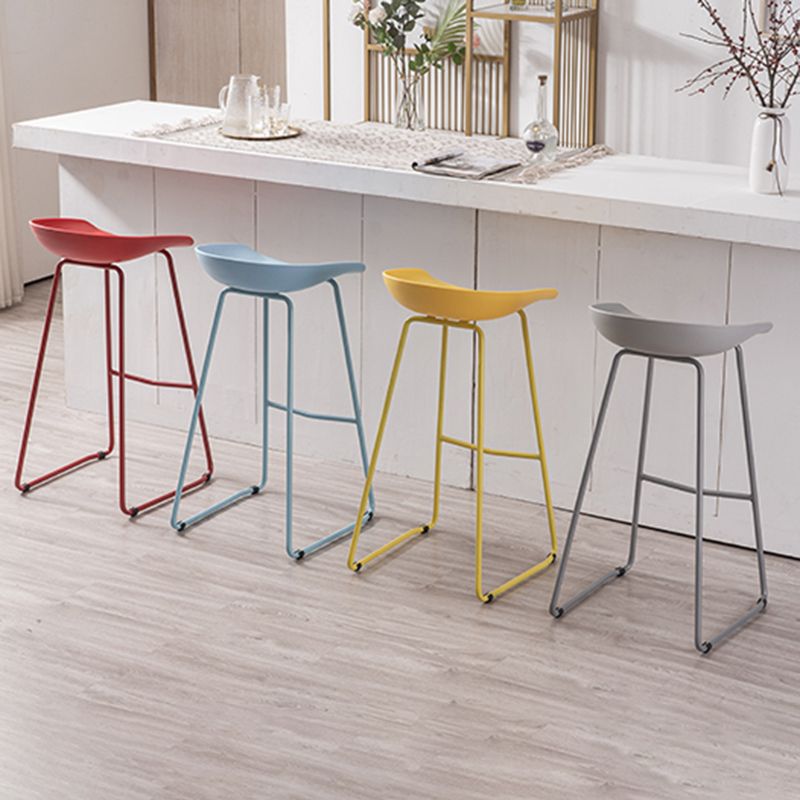 Modern Armless Backrest Counter Stool Iron Bar Stool with Plastic Seat