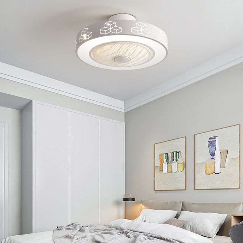 Trommelförmige Schlafzimmer Lüfterlampe Metall Nordic Style LED Semi Flush Deckenleuchte in Weiß