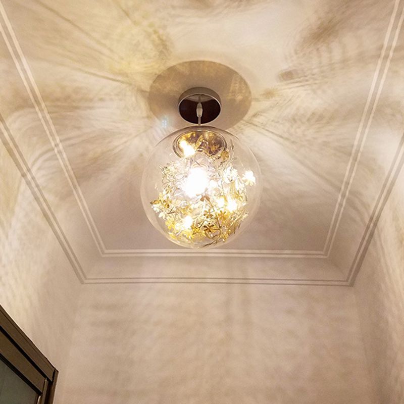 Illuminazione a sospensione globo semplice vetro trasparente a 1 teno sala da pranzo a sospensione con fiore di lamina all'interno