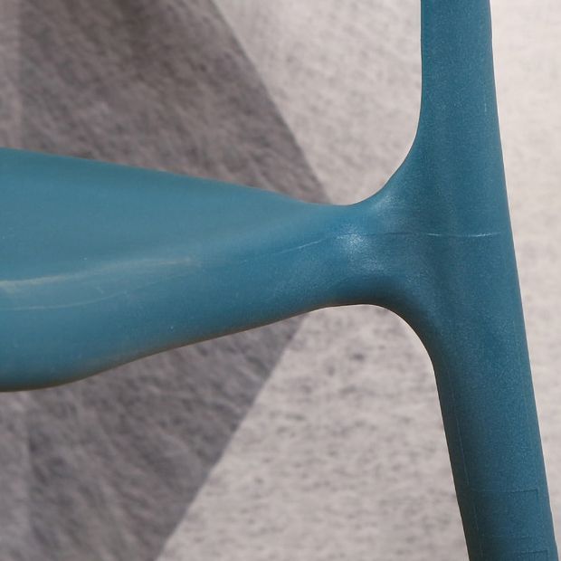 Silla de plástico moderna para interiores y exteriores, silla lateral de comedor apilable con respaldo abierto para el hogar con brazo