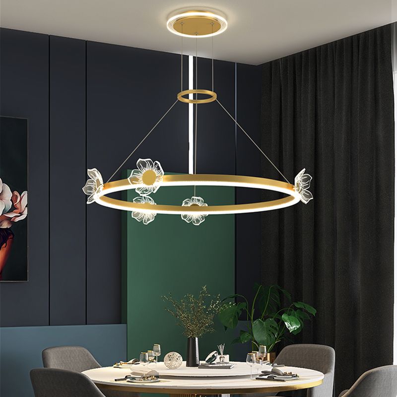 Lustre en or moderne