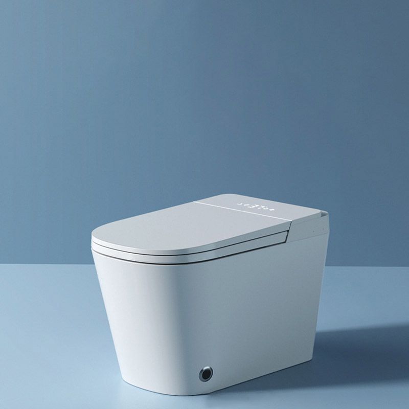 Modern White Skirted Toilet Bowl Siphon Jet Toilet with Seat for Bathroom