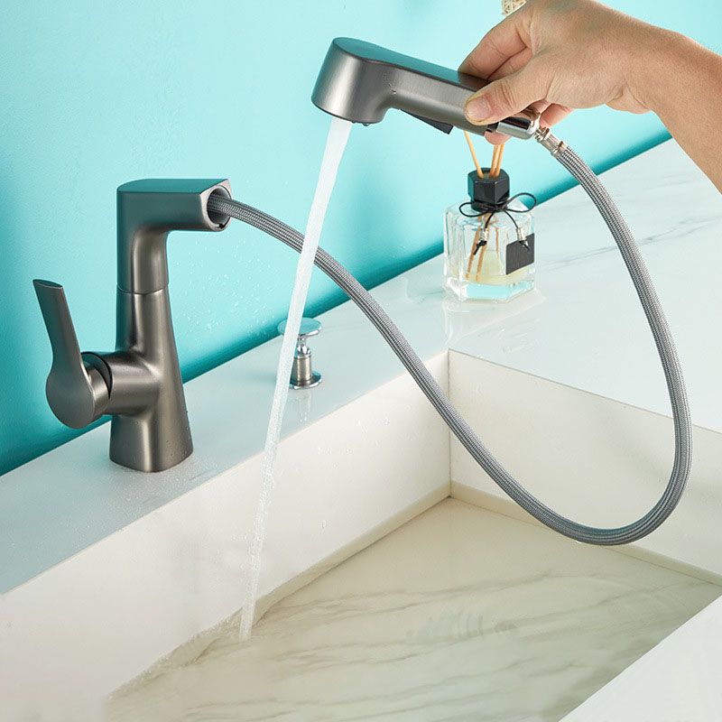 Pull Down Kitchen Faucet Single Handle Metal Faucet with Pull Out Sprayer