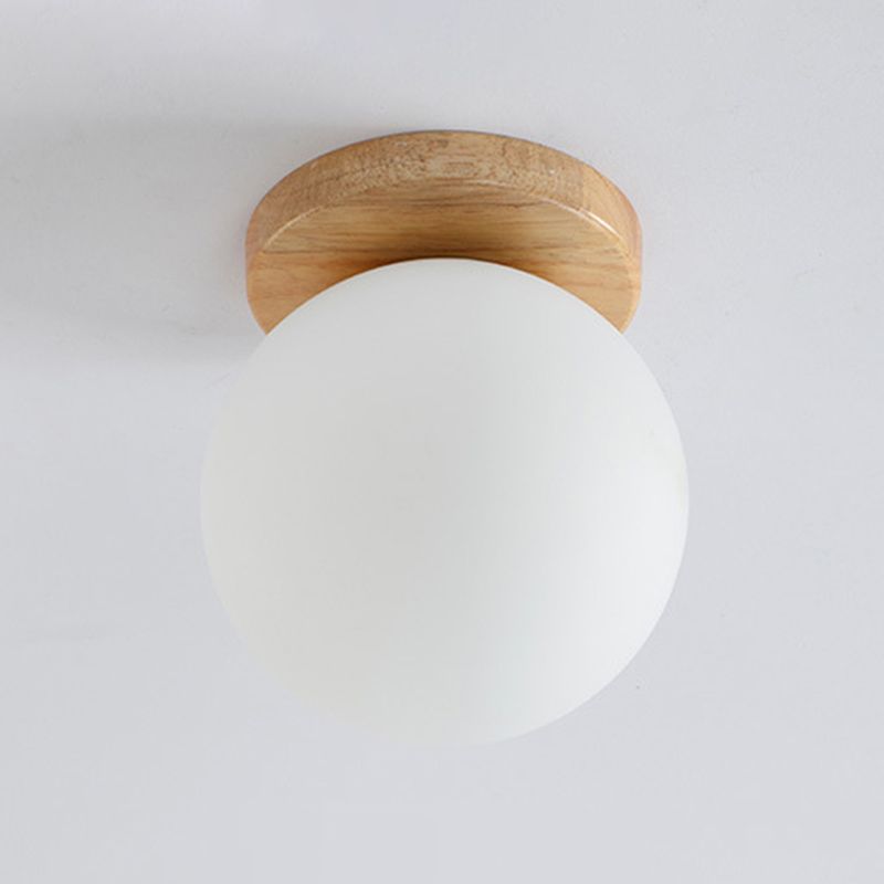Zeitgenössische Minimalismus-Mini-Deckenleuchte aus Holz mit Einzellicht, Milchglas, Kugelschirm, Unterputzlampe für Flur, Gang