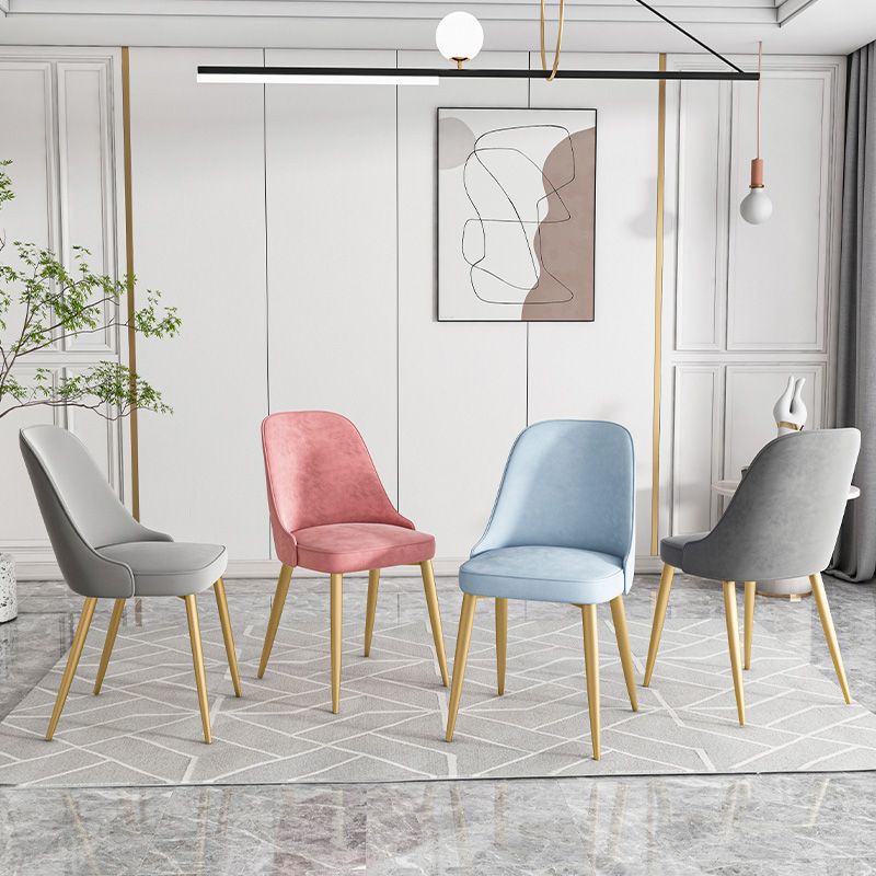 Chaise de salle à manger à dossier solide mental moderne, chaise de cuisine dorée à manger