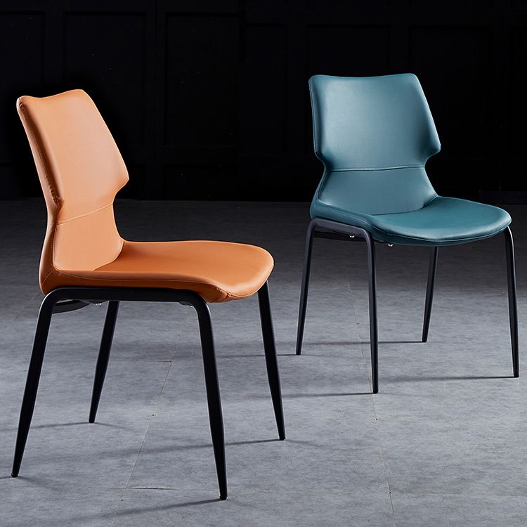 Chaises de salle à manger en cuir de style contemporain chaises sans bras avec des jambes en métal
