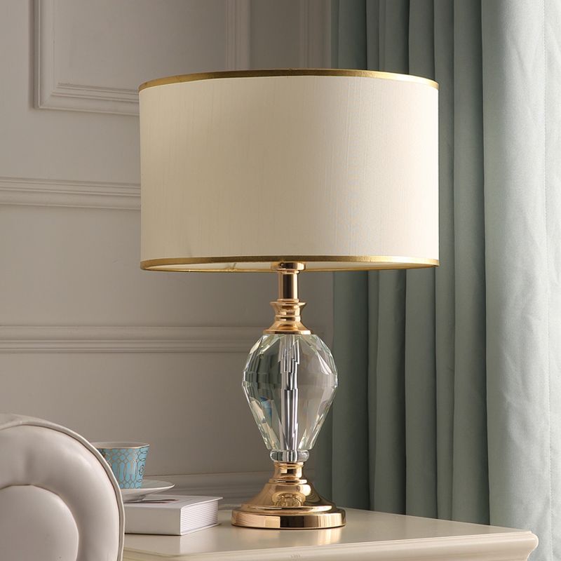 Lampada da scrivania moderna a goccia cristallina smussata 1 tavolo da testa in bianco con tonalità in tessuto