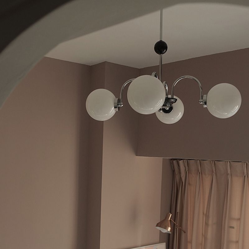 Luminaires de lustre en métal.