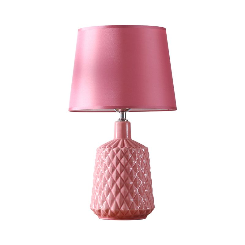 Lámpara de mesa de barril de la noche Modernismo 1 Ligera de la sala de estar Luz de la noche en rosa con sombra de tela