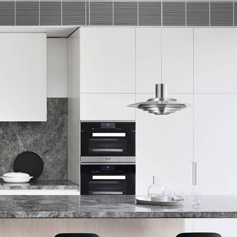 Éclairage suspendu post moderne