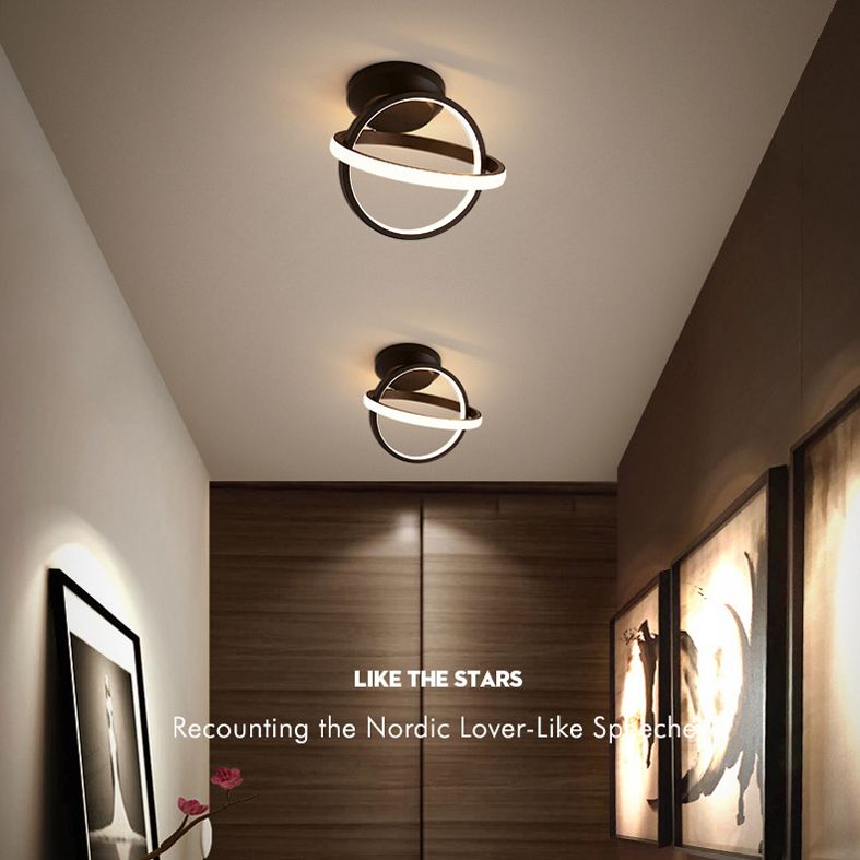 Plafoniera a LED lineare a 2 luci in un moderno e semplice apparecchio da soffitto in alluminio con paralume in silicone