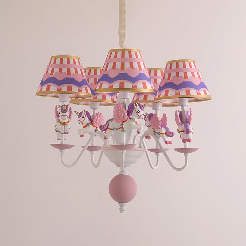 Dessin animé Flying Unicorn Chandelier Pendant Light Resin Nursery Light avec Empire Shade