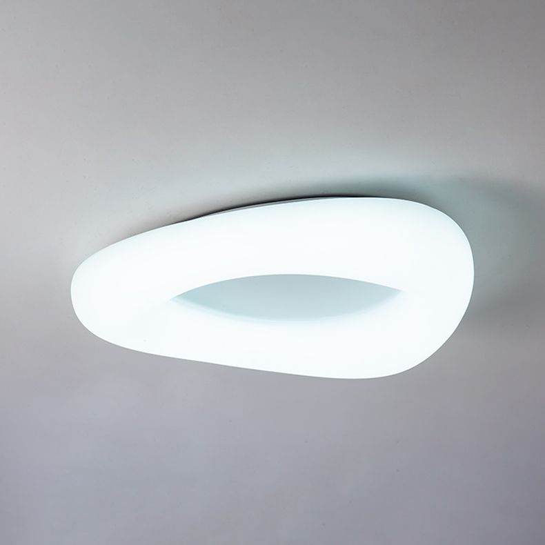 Lámpara nórdica de montaje en techo LED de metal con iluminación empotrada de geometría en blanco para sala de estar