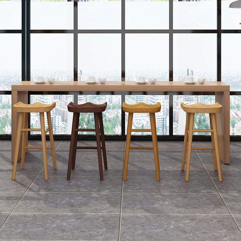 Industrielles Holz Rückenfreier Barhocker einfacher Innenhocker mit konturiertem Sitz