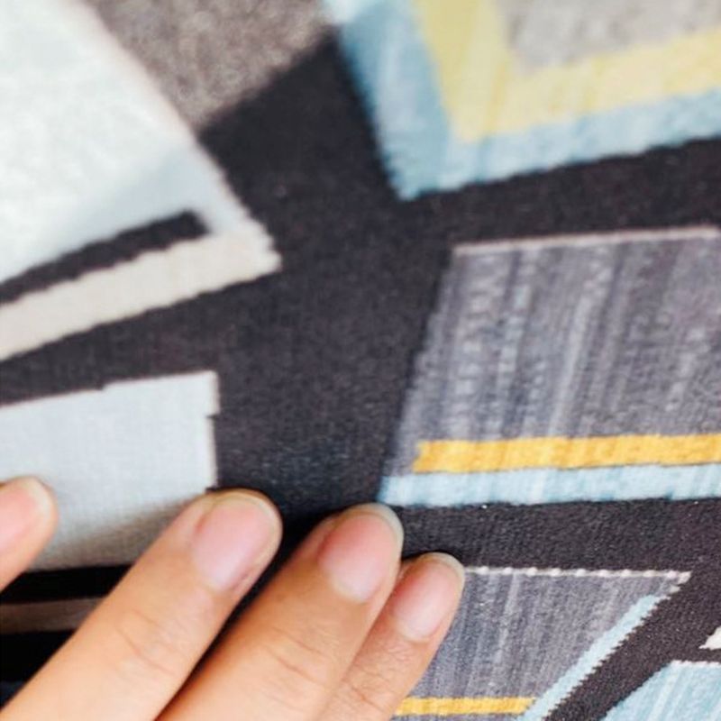 Brown Modern Rug Polyester Graphic Indoor Rug Washable Rug for Home Decor