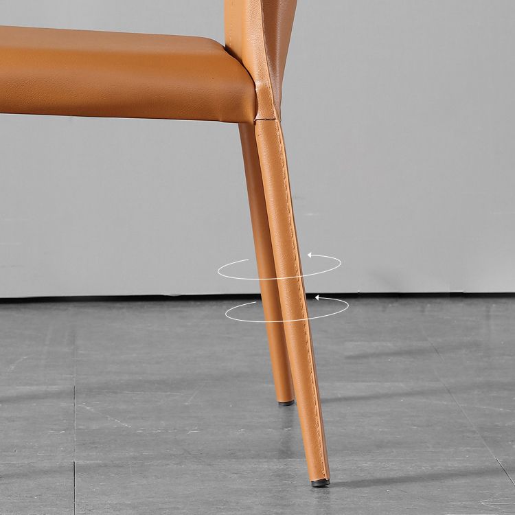Silla lateral moderna con respaldo de orejas, silla de cuero con acabado mate para comedor