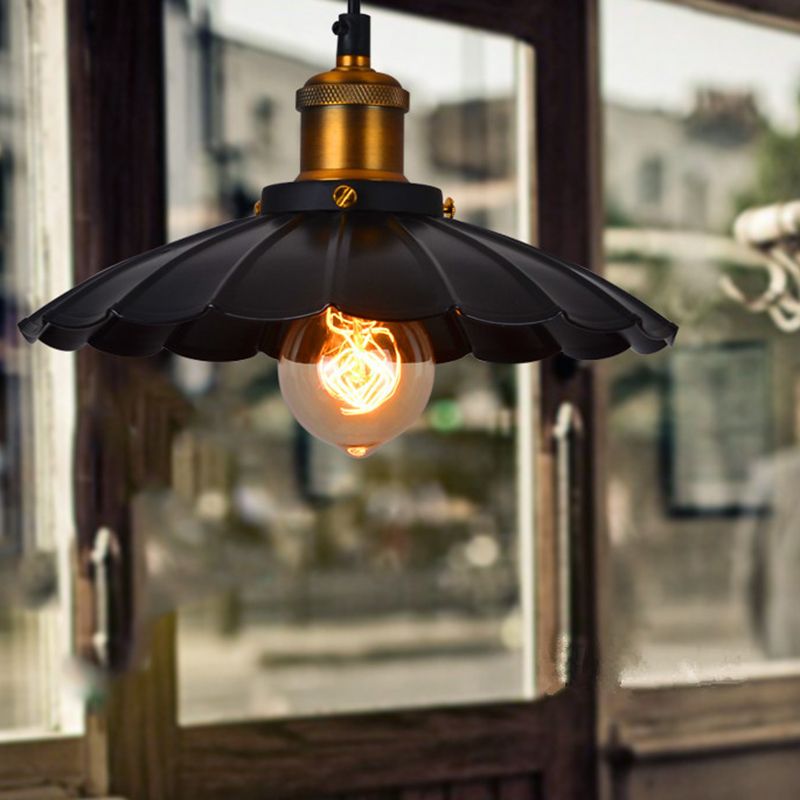 Lampada industriale a sospensione mini bulbo retrò in ottone con tonalità di piattino nero con tonalità nera