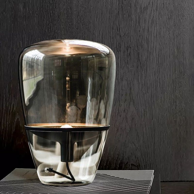 Lampada da notte triangolare in vetro trasparente/fumé/cognac, postmoderna, a 1 testa, con paralume interno per piattino, in nero/ottone