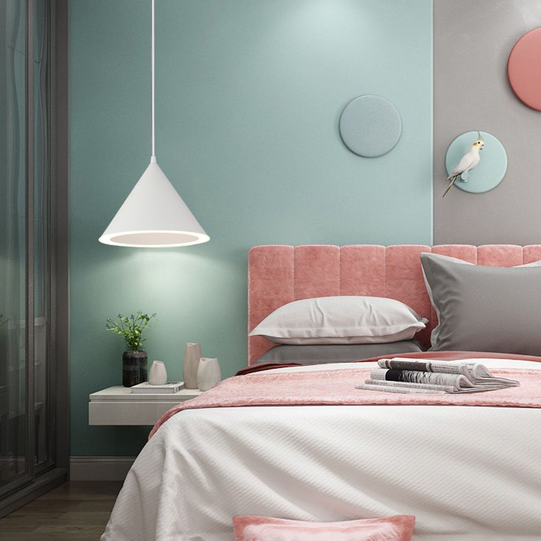 Pendard à LED en forme de cône métallique