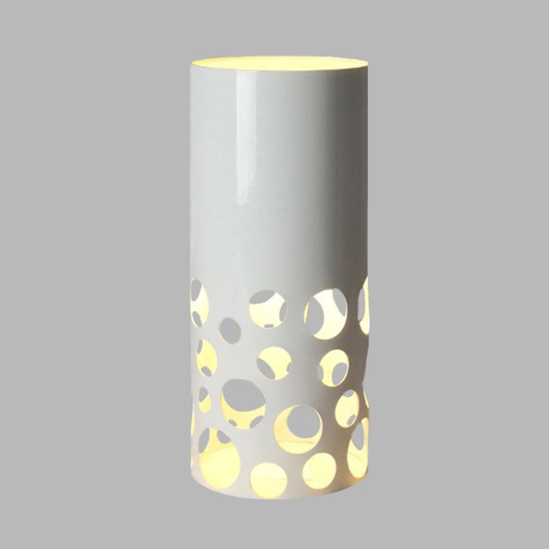 Lampe de table LED pour salon de thé, finition blanche moderniste, lampe de bureau avec abat-jour en métal cylindrique creux