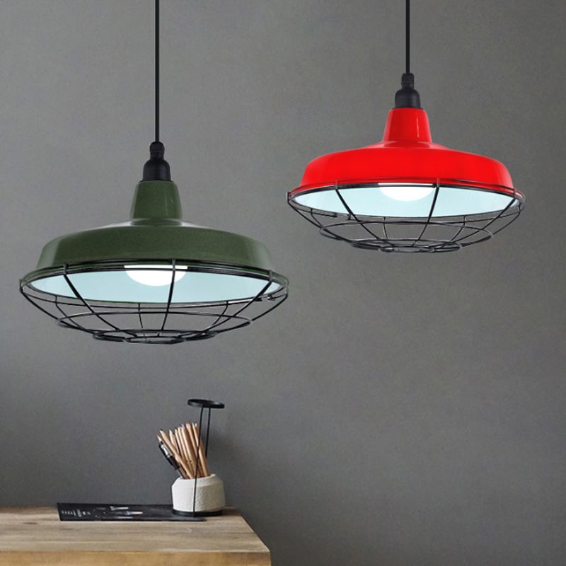 Luce del soffitto a sospensione di fienile con protezione metallica in metallo 1 a sospensione verde chiaro/rosso.
