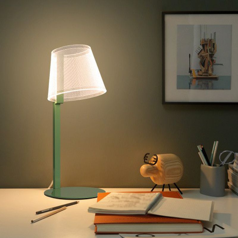 Lampada da tavolo con paralume affusolato Macaron acrilico per bambini camera da letto LED comodino idee di illuminazione