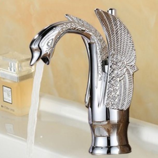 Traditional Wide Spread Bathroom Faucet 1-Handle Lavatory Faucet