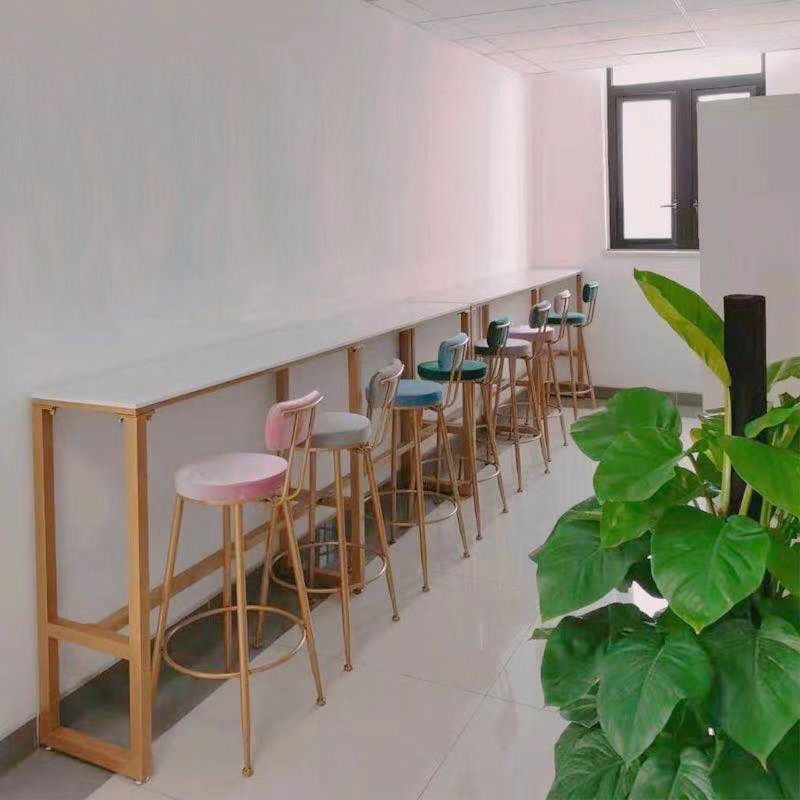 Taburete de bar tapizado de metal Glam, taburete de bar para sala de estar con patas de hierro y respaldo bajo, cojín