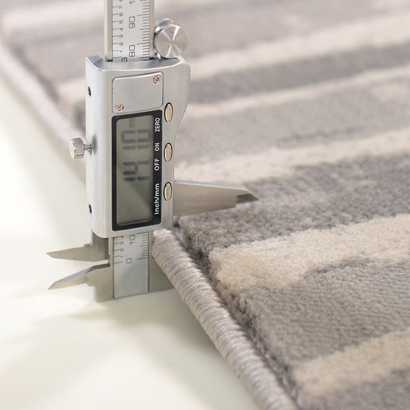 Contemporary Graphic Print Area Carpet Polyester Indoor Rug Washable Rug for Home Decoration