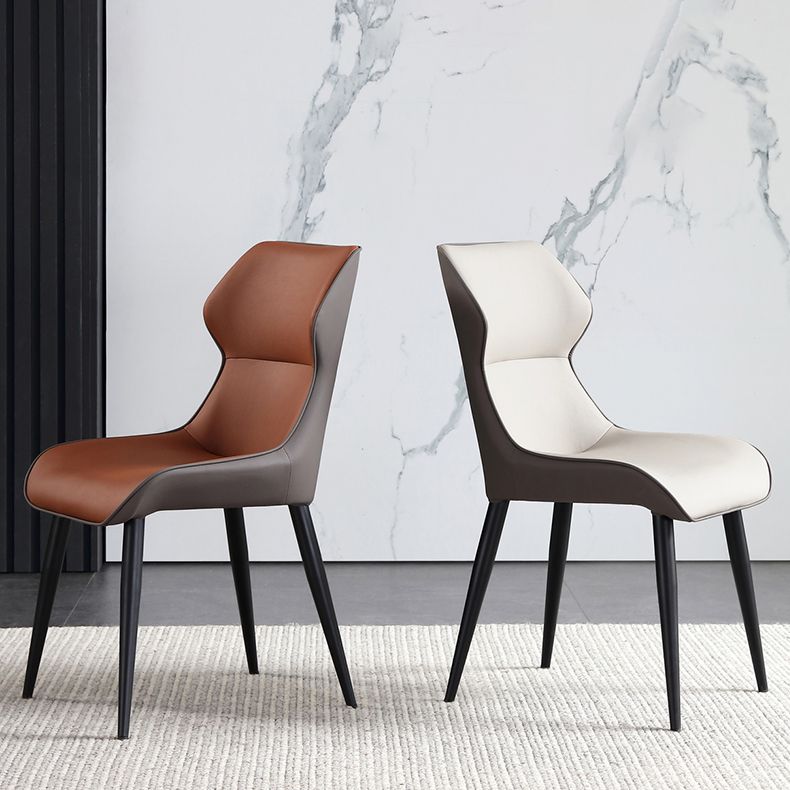 Chaise de salle à manger industrielle chaise latéral à oreilles avec des jambes en métal noir pour usage domestique