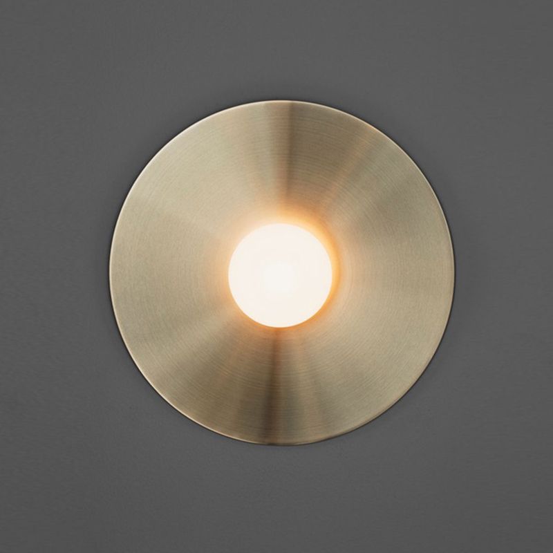 Modern Style Wall Lamp Metallic Wall Light Sconce for Bedroom
