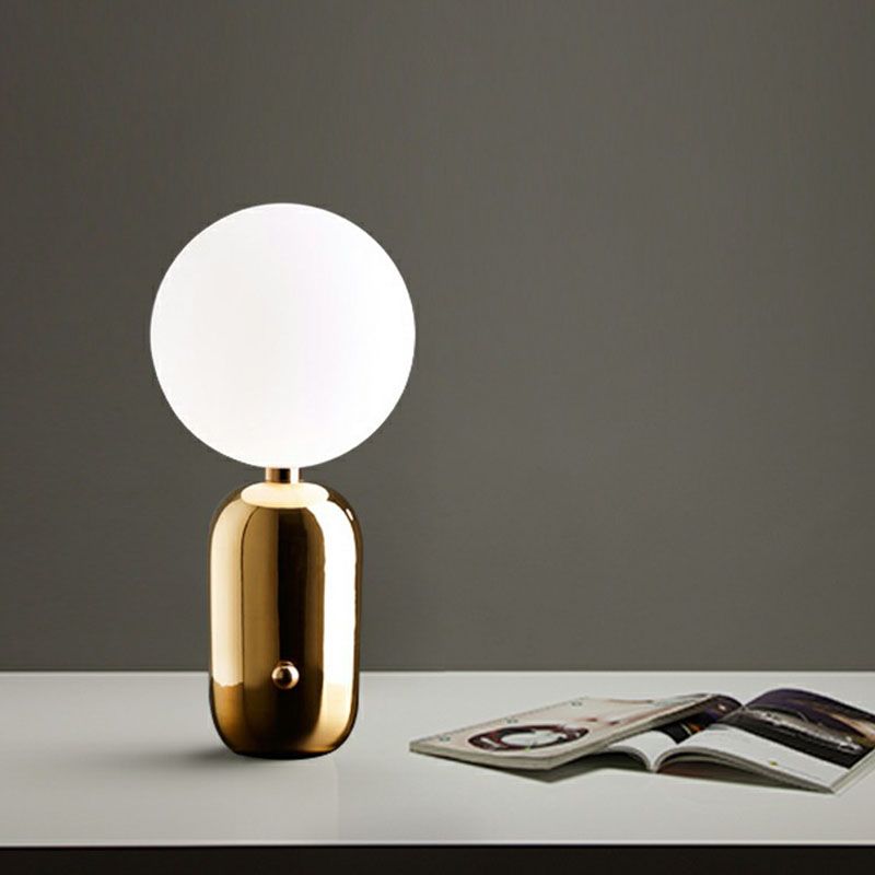 Tavolo da notte capsule chiacchierata in metallo postmoderno 1 lampadina per bambini lampada da comodino con sfumatura in vetro bianco