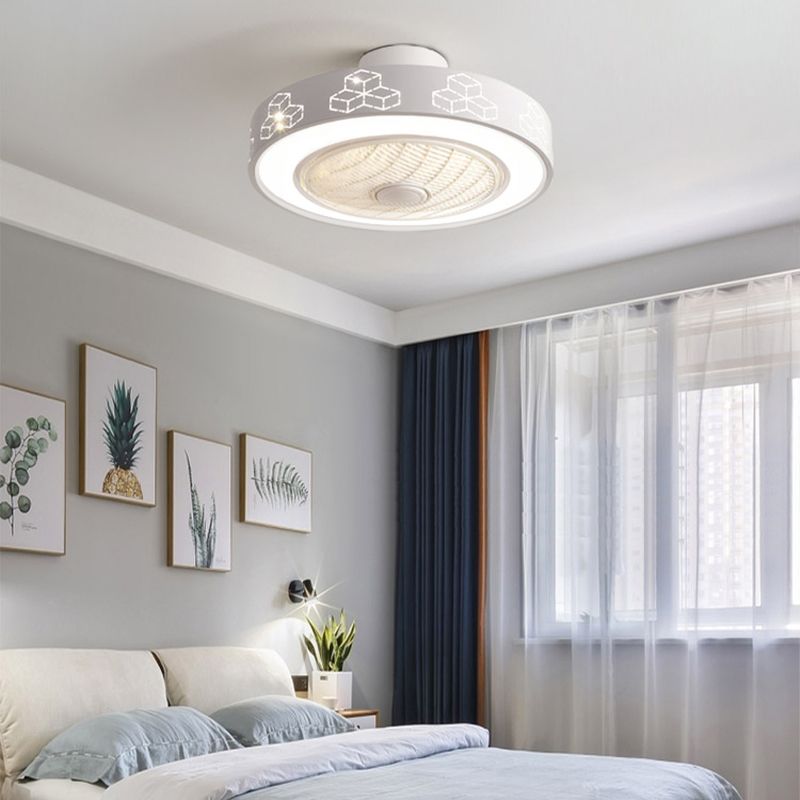 Trommelförmige Schlafzimmer Lüfterlampe Metall Nordic Style LED Semi Flush Deckenleuchte in Weiß