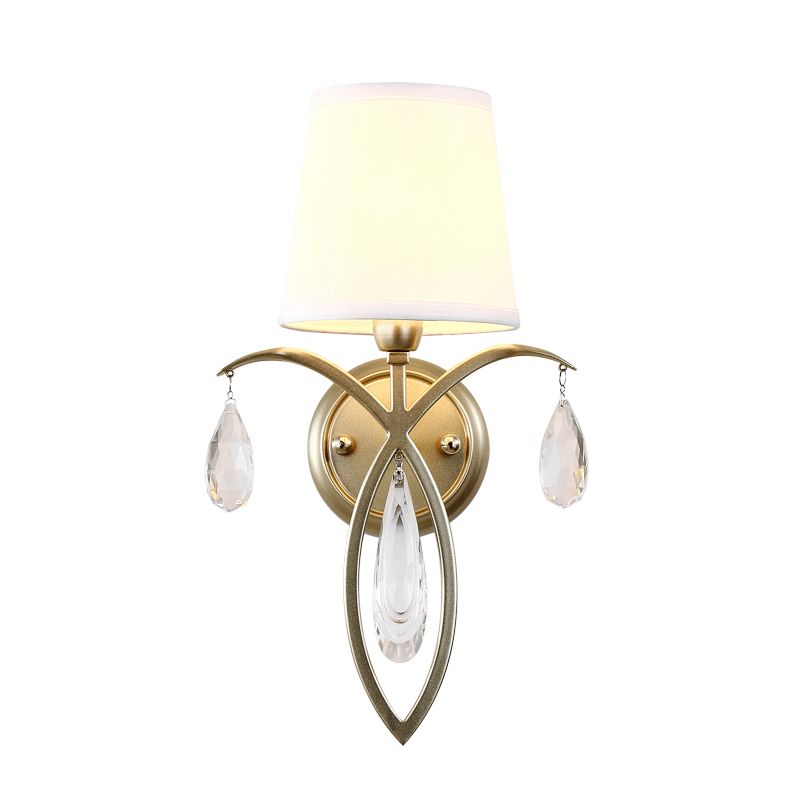 1 luce da parete conico leggera moderna fonce in tessuto elegante con lacrima cristallo deco in ottone per camera da letto
