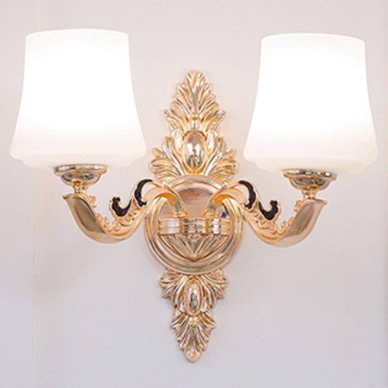 Lámpara de lámpara de lámpara de oro liviana de péndulo simple con sombra de vidrio esbelto blanco para sala de estar