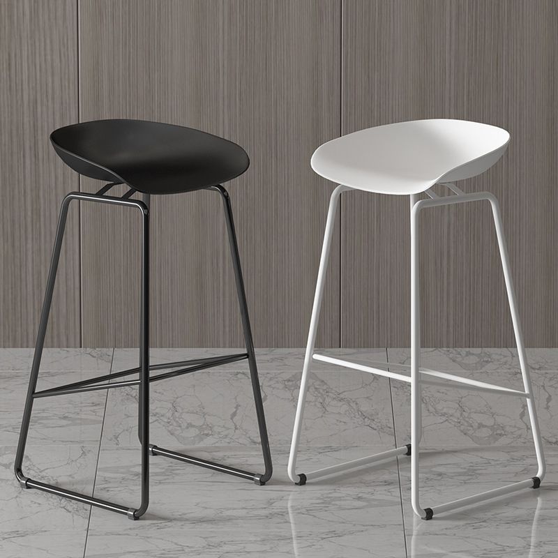 Modern Dessert Shop Footrest Stool Matte Finish Iron Bar Stool