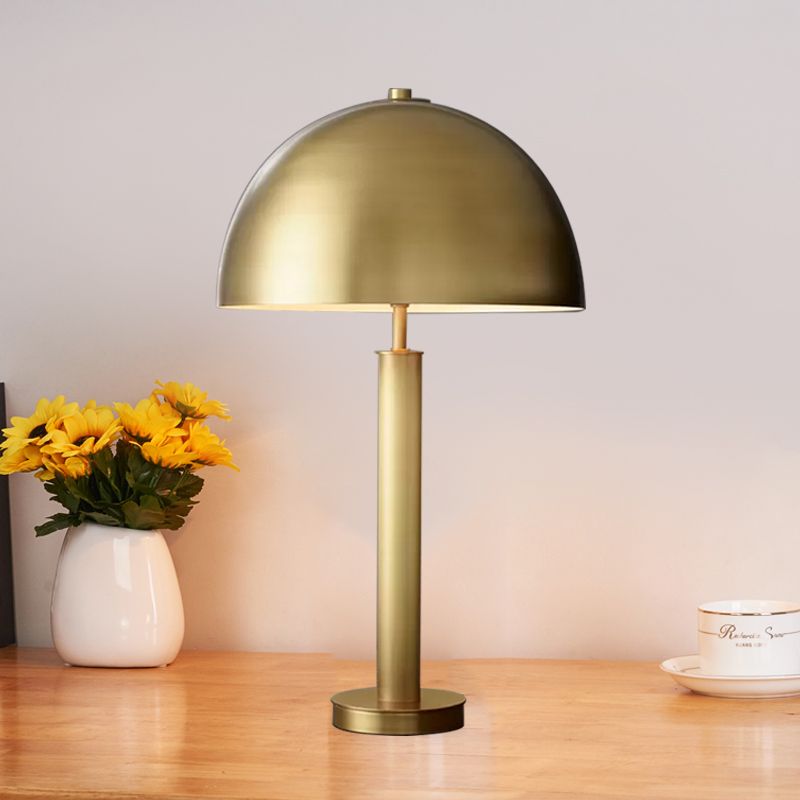 Metallic Semiccle Night Night Table Light Minimaliste de la table de chevet à 1 lumière en noir / or pour le chevet
