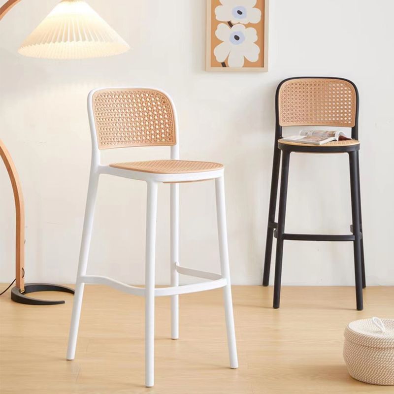 Barre de dossier et tabouret de comptoir