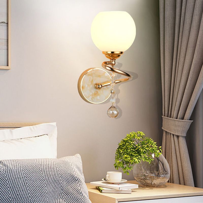 Dome camera da letto, luce tradizionale vetro smerigliato 1 testa oro/cromo parete illuminazione da parete con sfera di cristallo