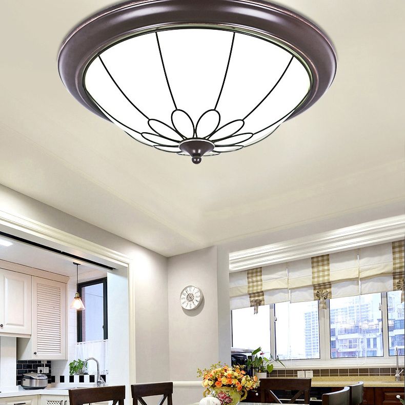 Koepelvormige plafondinbouwlamp in de hal, landelijke stijl, wit glas, zwart, inbouw LED-licht