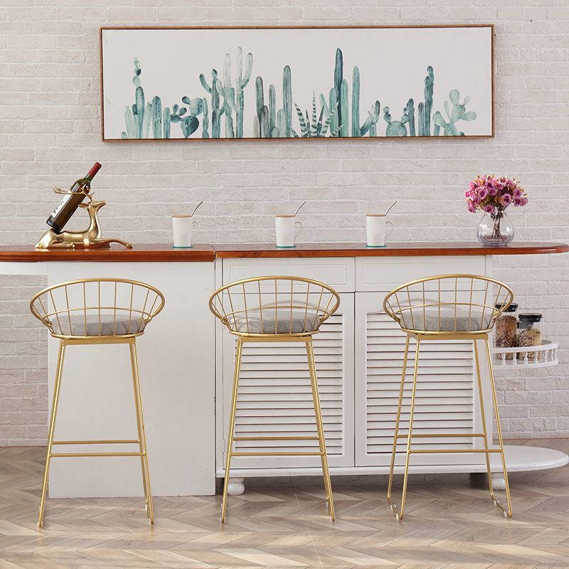 Modern Footrest Counter Bar Stool Bucket Low Back Bar Stool for Coffee Shop